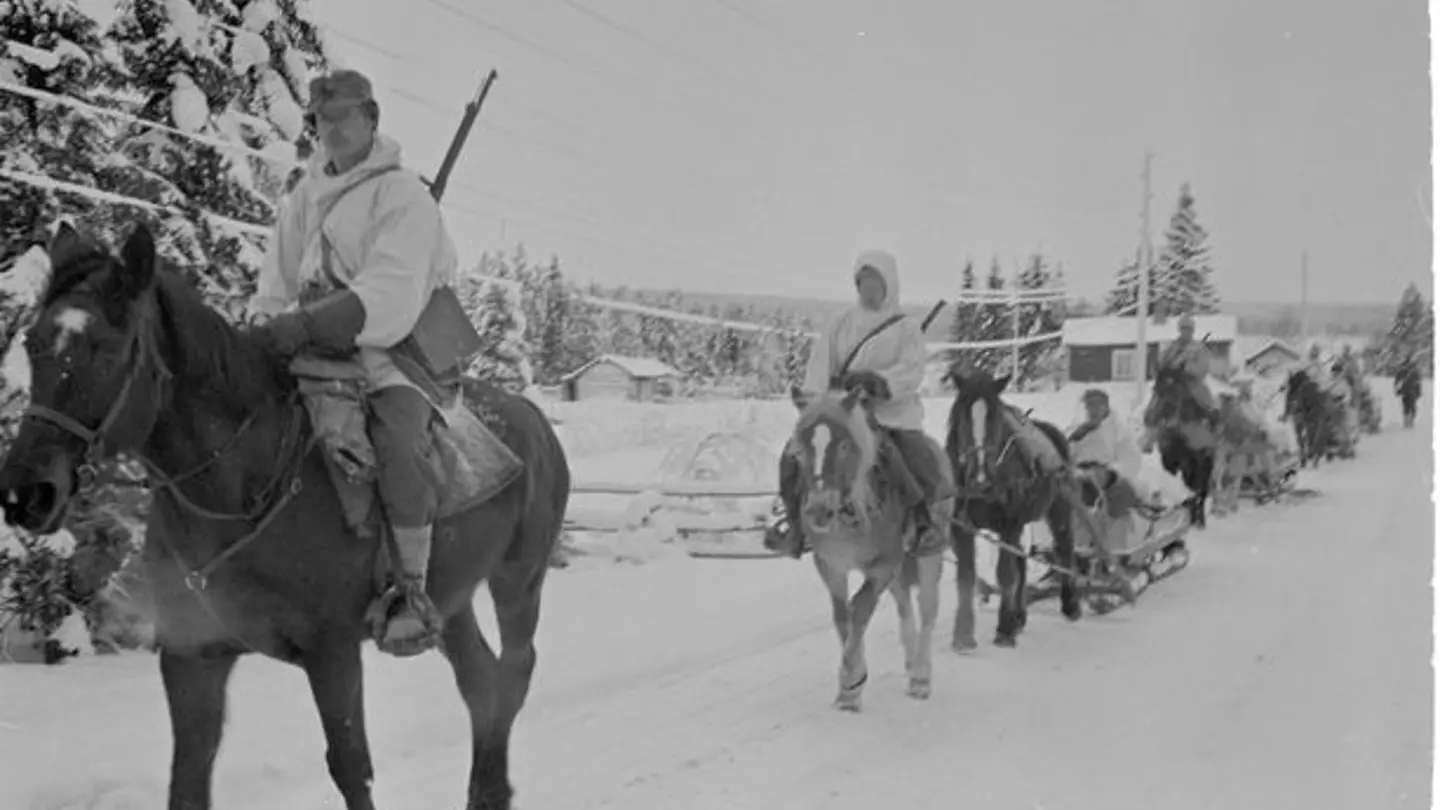 Old black and white photo of soldiers on horseback.